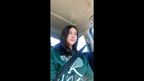 Shemale masturbated in her car