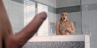 Showering Kylie Page Enchanted by Blurry Colossal Rod!