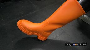 guyzin2rubber, rubber n boots: quickie in orange wellies