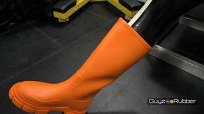 guyzin2rubber, rubber n boots: quickie in orange wellies