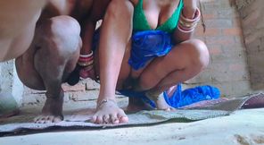 Bengali Landlady Ko Rent Wale Boy Ne Boudi Chod Diya.Hot Jawan Aunty Ko Uncle Ne Chut Me Lund Dal Diya.Hindi Viral Sexy Video