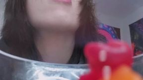 A Giantess' unnoticeable snack