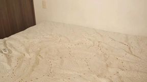 modelo rubia tremenda se deja follar por el marido y le termina haciendo anal