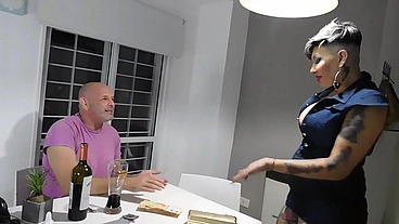 PUTA ARGENTINA EMBARAZADA TRABAJA EN LA CALLE Y GANA BUENA PLATA PERO MIRA COMO TERMINA...