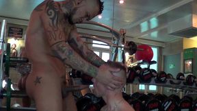 2230 jordan baise un sexy latino a la salle de sportjordan a reussi a se ...