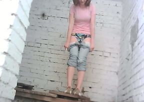 Petite redhead teen babe in bllue jeans pisses in the toilet