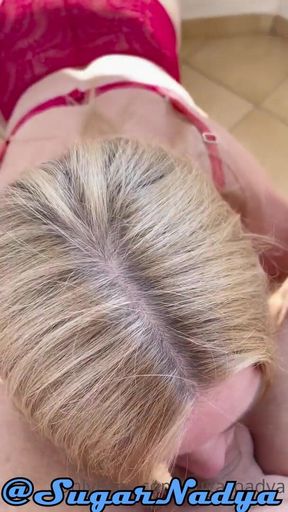 Sexy blonde milf sucked a fat cock before going to the beach