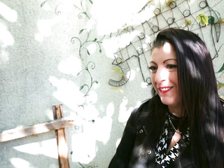 ”Yvanna, 35, trainer of competition horses!”