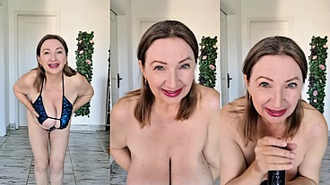 Hot granny seducing by huge tits and do blowjob