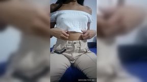 video casero de una latina desnuda en su cuarto