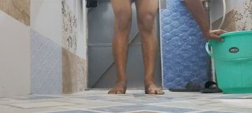 Bathroom nanga okay apni gand se Pani nikaalne lag Gaya
