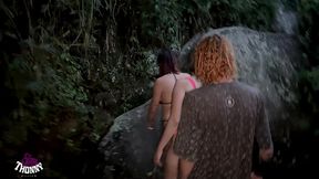 saimos para fazer trilha e a novinha ficou com tesao no meio do mato