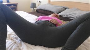 natalie k orgasm & fingering & fucking sweaty pussy with glass dildo in yoga pants
