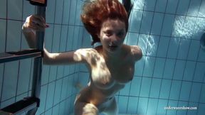 Zuzanna swims naked and horny in the pool