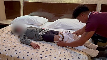 Mi alumno quería asesoría pero terminó en mi cama con la verga erecta y mi culo encima bien abierto recibiendo su lechita calientita hasta el fondo