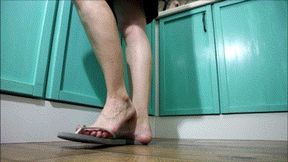 Watch her footplay in flip flops WMV