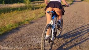 Solo Girl Publicly Masturbates and Rubs Clit on the Road
