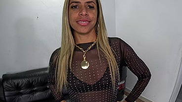 A casada carioca veio enviada pelo marido para um Pov hard com Ted - Creampie