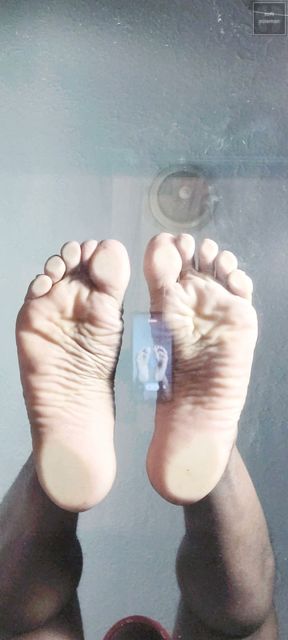 Display my soles on the glass table (2026)