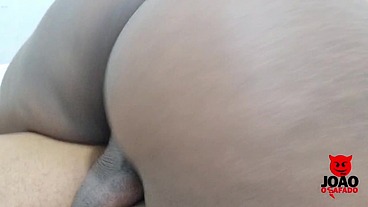 Preta Rabuda Sentando no Pelo e Deixou Gozar Dentro