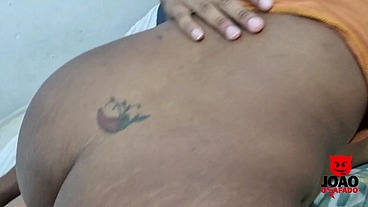 Preta Rabuda Sentando no Pelo e Deixou Gozar Dentro