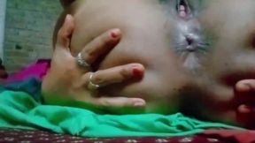 Desi Indian Girl Applied Oil in Her Pussy and Took Out the Water From Her Pussy in Anger