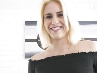 Amy Doux - Behind the Scenes of an Neverseen Photoshoot