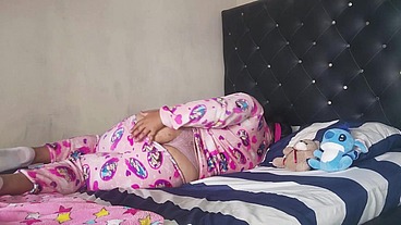 Masturbación anal-vaginal y culo gordo temblando al estilo perrito. Milf y cerca PAWG. Coño afeitado. Fetiche casero. Aficionado parte22