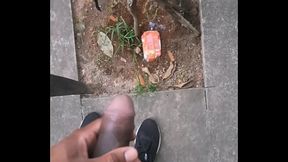 Mijando em p&uacute_blico