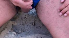 MI FACCIO SPIARE DA UN GUARDONE SULLA SPIAGGIA E POI LO SCOPO - Miele Blanco Amateur Italian (Lena Paul)