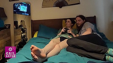 Freeuse gamer slut takes dick while playing her cosy games