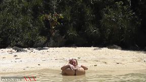Enjoy with me a great video of my last vacation right on the beach observed how I bend extremely