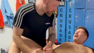 Kåt ingefær lærer fyr onanerer deretter tar barback pounding