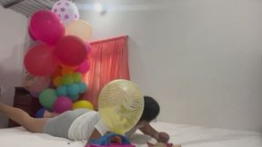 POP BALLOONS WITH PUMP...