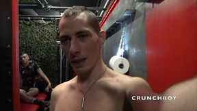 hetero baise des gays en backroom sombre