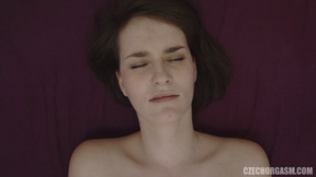 Amateur Chick Reaches Her First Twat Orgasm