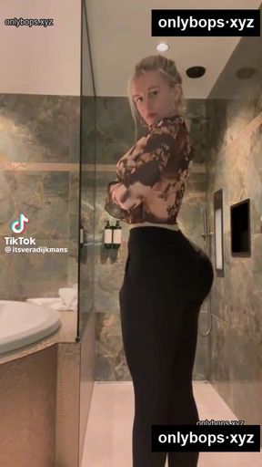 OnlyFans Advertisement