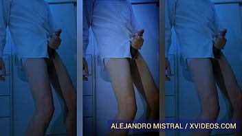 MASTURBACI&Oacute_N en calzoncillo blanco y camisa blanca Alejandro Mistral nuevamente sac&aacute_ndose la leche