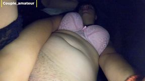 regarde comme je mouille a me goder a cote de mon beau-pere