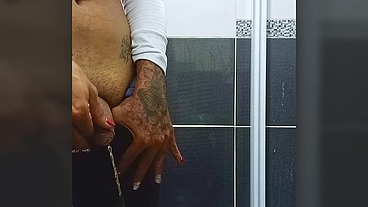 TS Angelique - I'm peeing in my bathroom