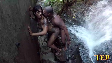 Shayenne Samara - Nego Catra - aprontando na Cachoeira e Binho Ted filmando