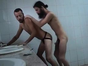 Peludos Hipster en Banos publicos