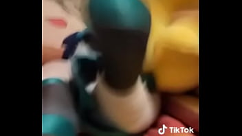 La putita de hatsune miku es follada por pikachu