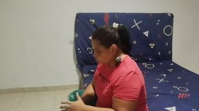 Chubby girl with big ass comes home from the gym very aroused and ends up masturbating her juicy pussy until she cums deliciously