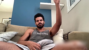 BATENDO UMA ATÉ JORRAR LEITE