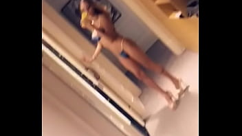 ⋆ Boneca magrinha no espelho