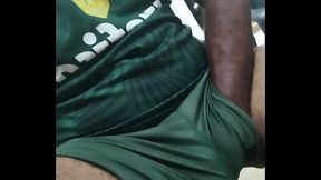 Voltando pra casa depois do futebol com os colegas do trampo, bateu um tes&atilde_o no ponto de &ocirc_nibus lembrando daqueles machos de bermuda sem camisa