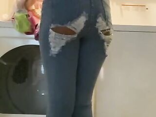 Pissing my Jeans during the time that I do Laundry
