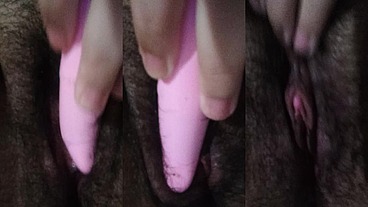 FUI PASSAR O VIBRADOR NA BUCETINHA VIRGEM E GOZEI DE VERDADE