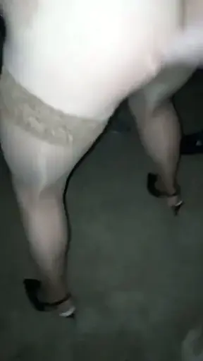 Hola Corazones, fijáos como me meten mano en el pardo 4 hombres a la vez Después del partido empezaré de nuevo con las subidas masivas de videos y fotos.... un beso enorme, sé que me echáis de menos,…